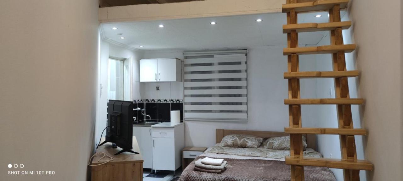 Small Apartment Private Bathroom Strong Wi-Fi Belgrad Exteriör bild